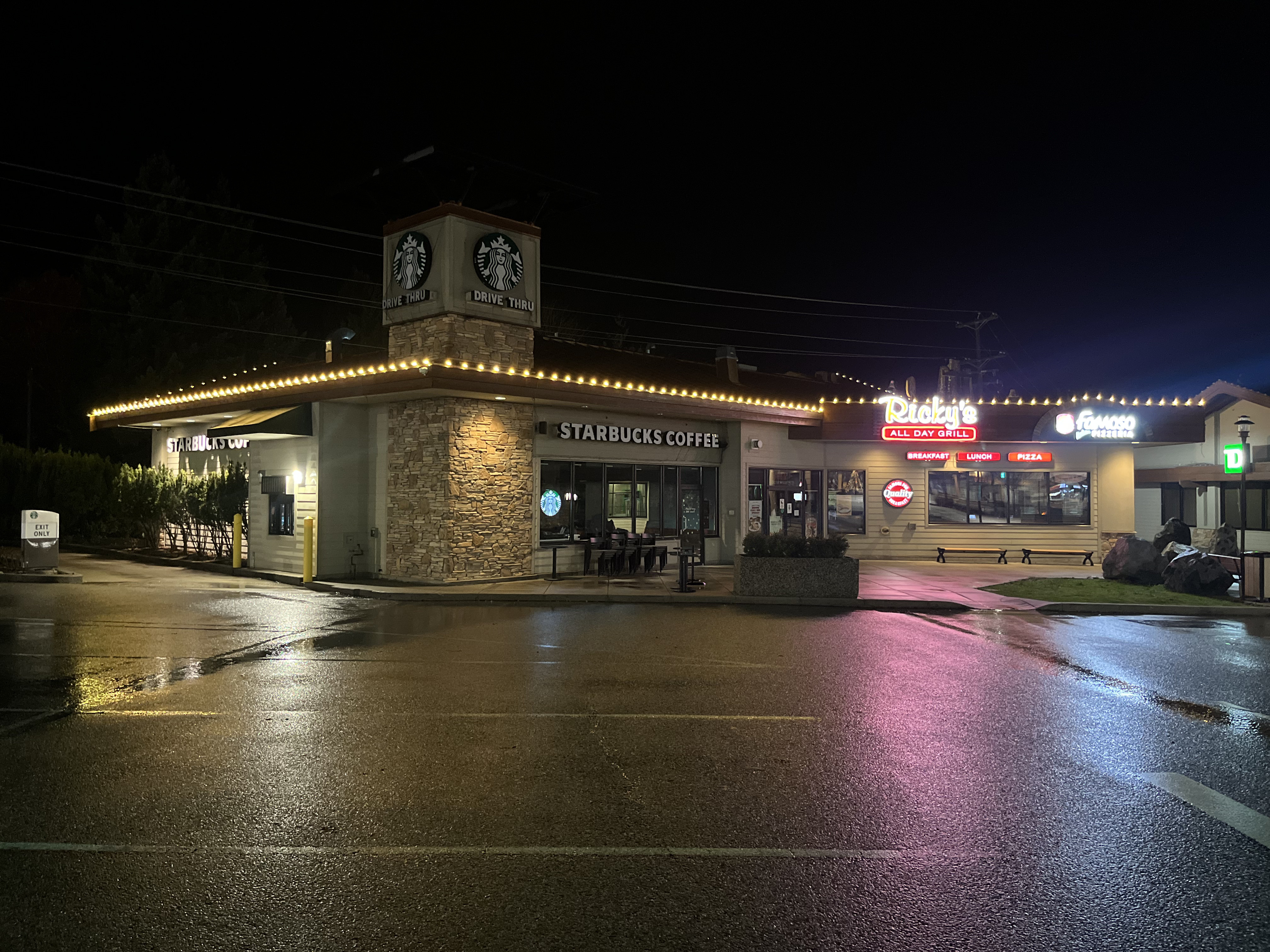 Commercial Christmas light installation Starbucks Sunshine Coast BC
